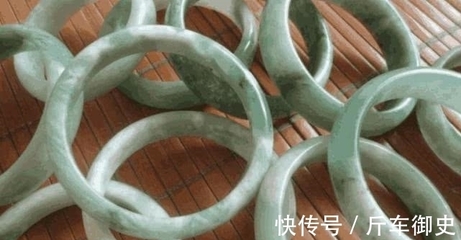 大街上摆摊卖的10元手镯都是从哪来的? 说出来你不相信